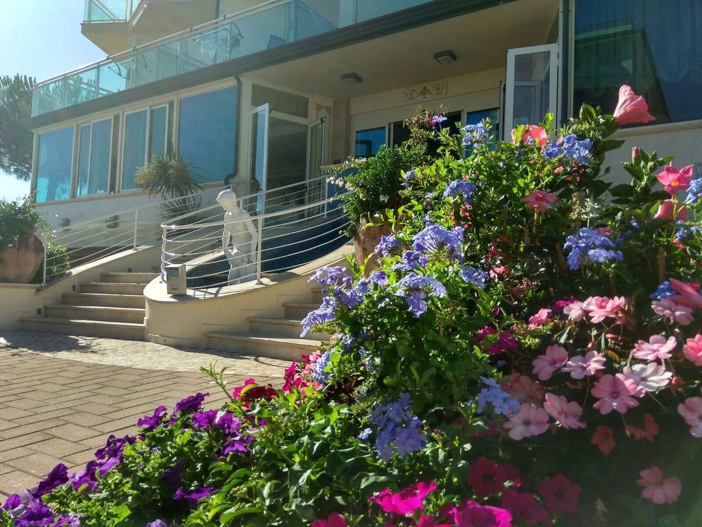 Hotel Lady Mary ميلانو ماريتيما المظهر الخارجي الصورة