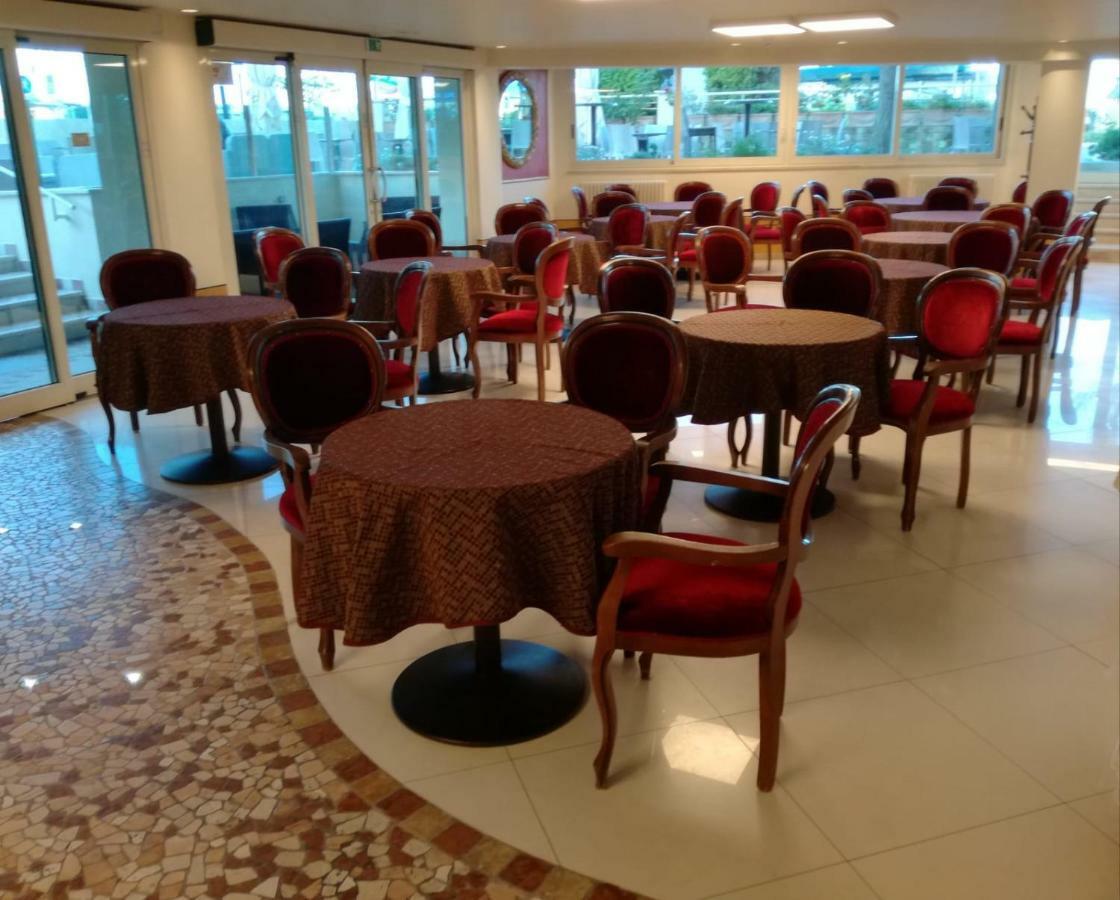 Hotel Lady Mary ميلانو ماريتيما المظهر الخارجي الصورة